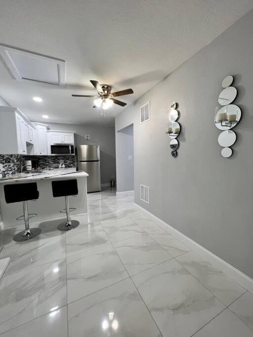 Grey Novo Studio + Free-Parking&Wifi Tampa Exterior foto